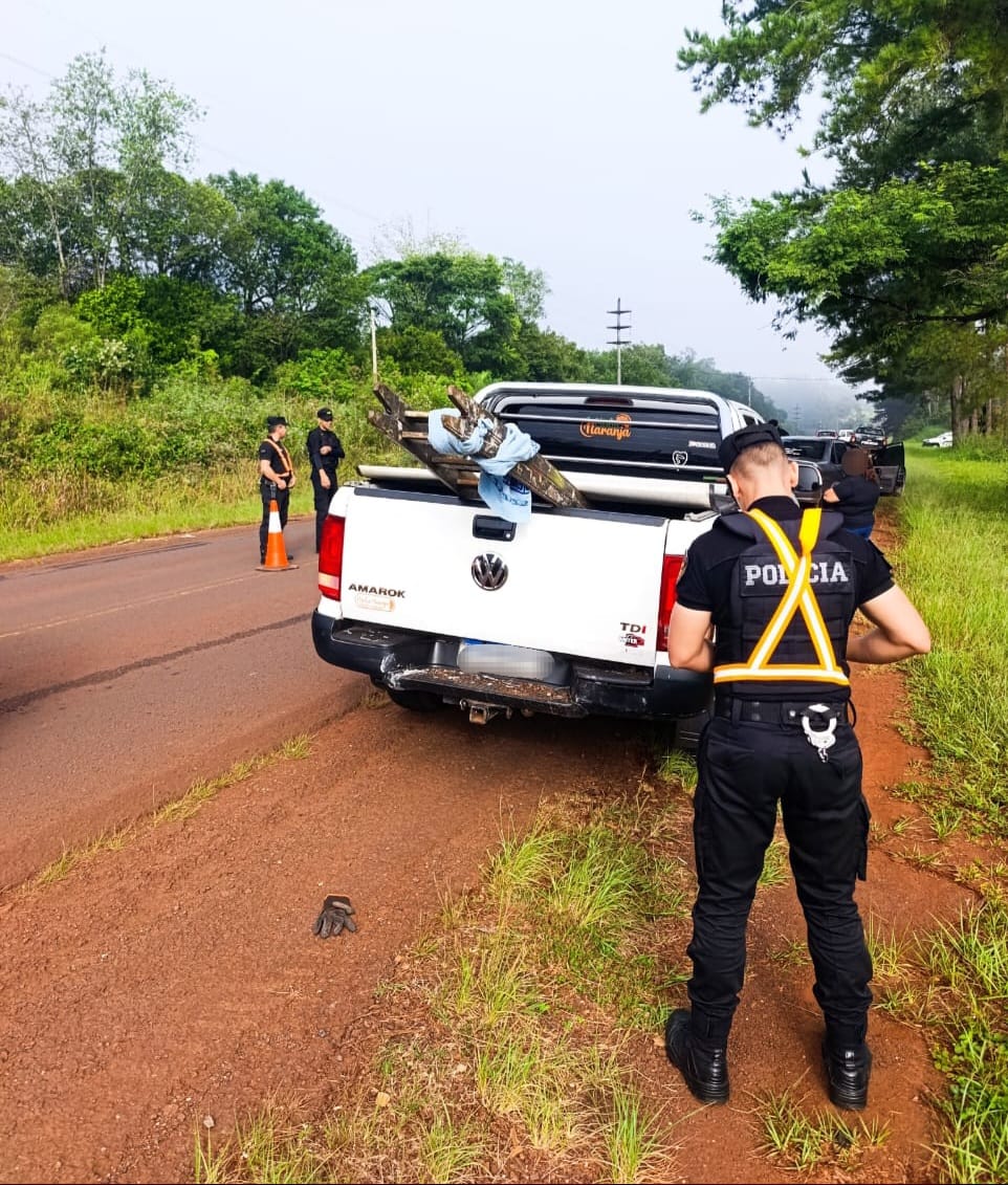 Choque entre camioneta y auto dejó dos heridos en la Ruta Provincial 17 2